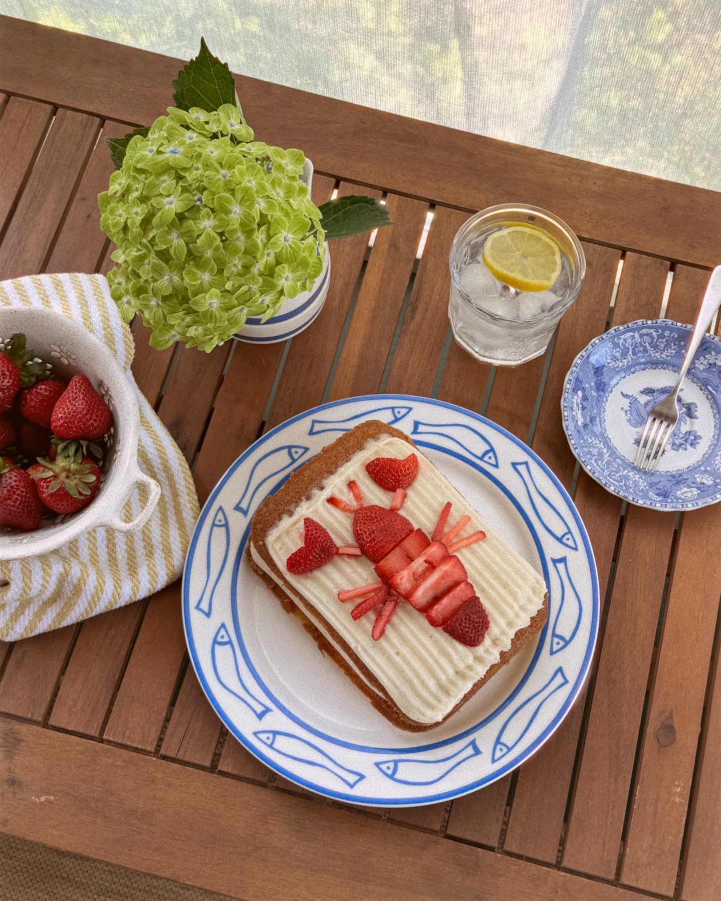 1990s Fish Plate, 11in (White)